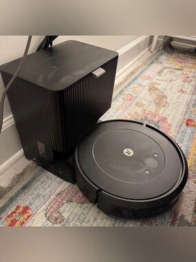 iRobot Roomba Q052 Auto Empty Vacuum